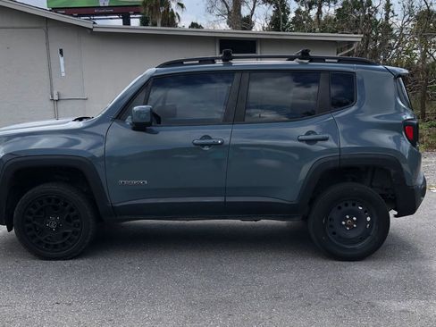 Used 2018 Jeep Renegade Latitude AWD/4WD image 6