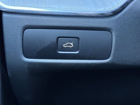 Used 2025 Volvo XC60 B5 Plus image 30