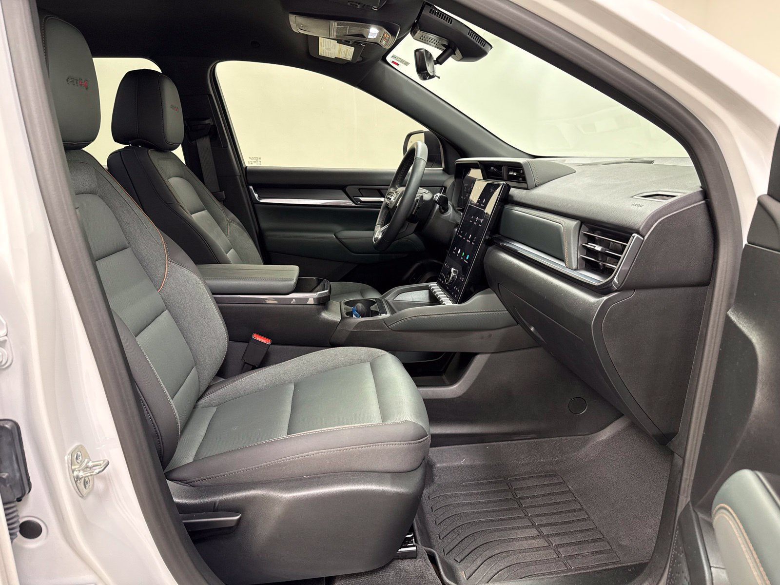 Used 2026 GMC Terrain AT4 w/ Technology Package II AWD/4WD image 26