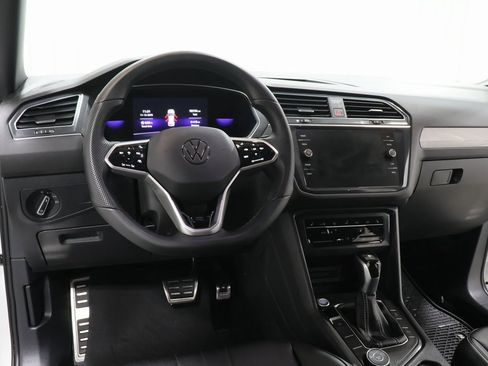 Used 2022 Volkswagen Tiguan SE R-Line image 8