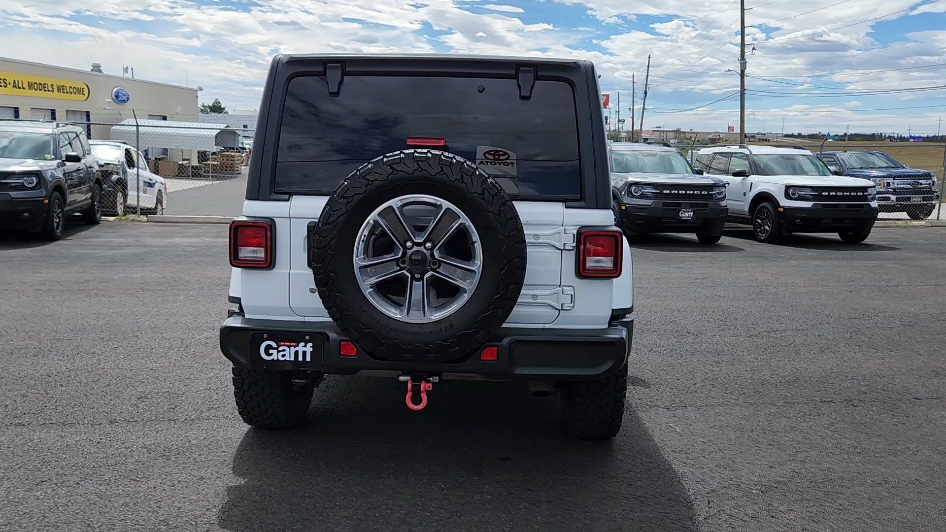 Used 2020 Jeep Wrangler Unlimited Sahara AWD/4WD image 3