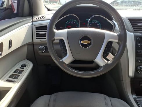 Used 2011 Chevrolet Traverse LT w/ Personal Connectivity Package FWD image 5