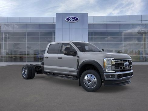New 2025 Ford F550 4x4 Crew Cab w/ XLT Value Package image 7