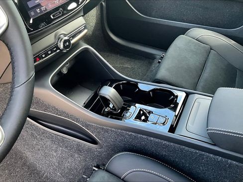 New 2026 Volvo XC40 B4 Plus w/ Protection Package Premier image 20