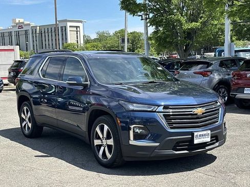 Used 2023 Chevrolet Traverse LT w/ LT Premium Package AWD/4WD image 1