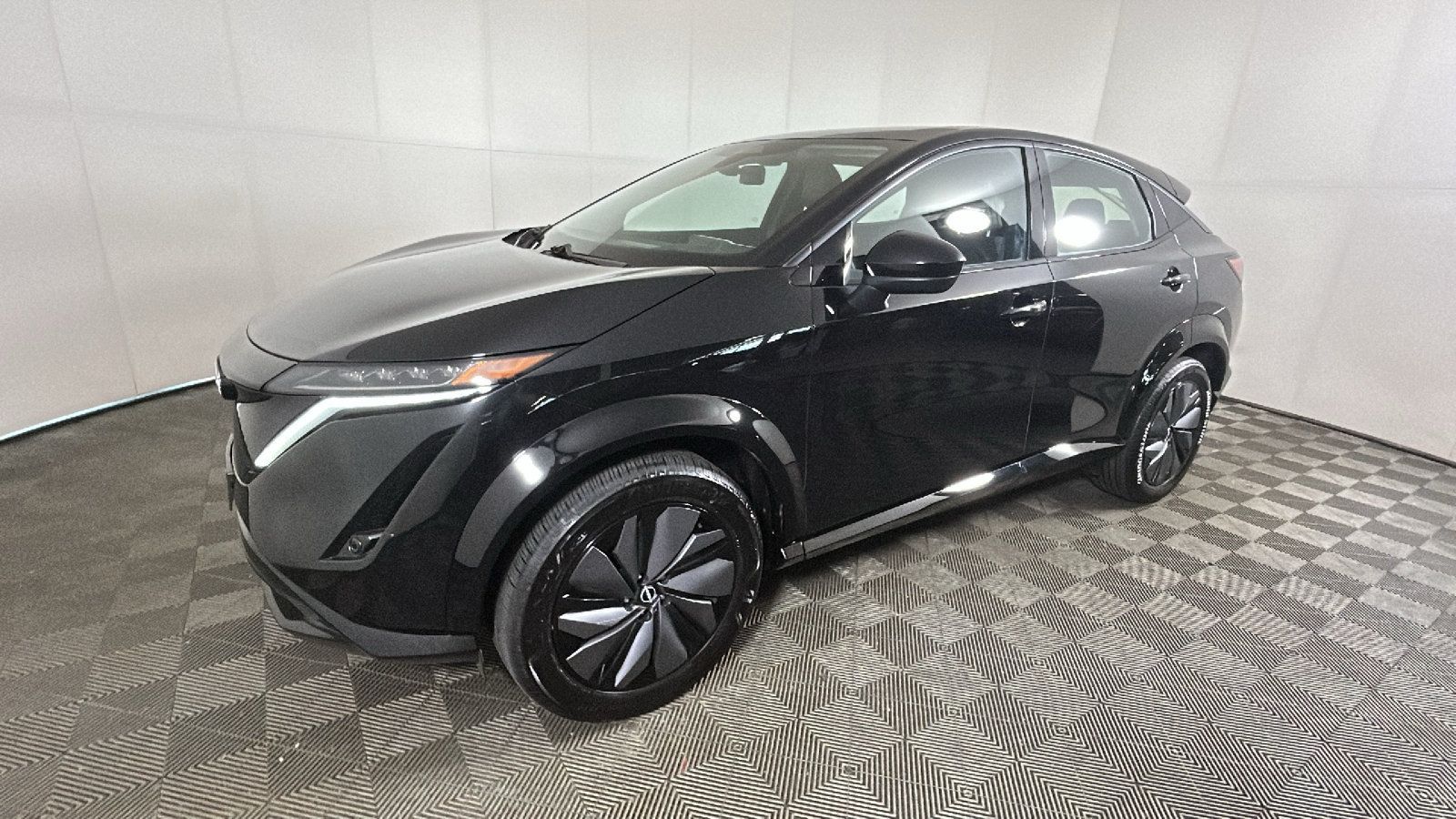 Used 2023 Nissan Ariya AWD image 7