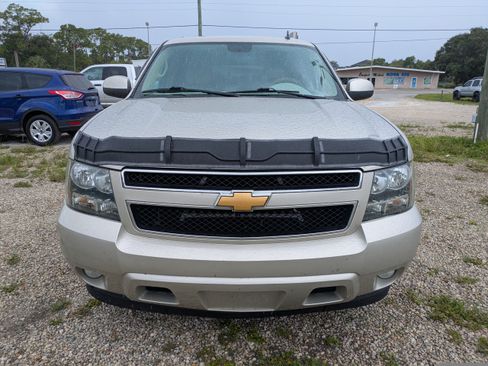 Used 2014 Chevrolet Suburban LT RWD image 9