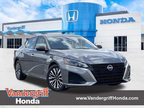 Used 2024 Nissan Altima 2.5 SV FWD image 1