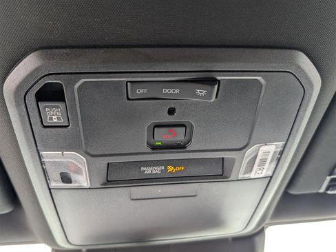 Used 2025 Toyota Tacoma TRD Sport w/ TRD Sport Upgrade Package image 30