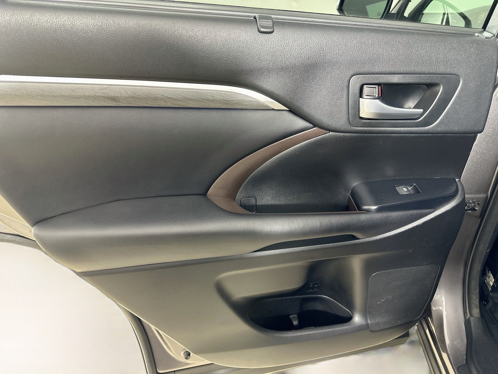 Used 2018 Toyota Highlander Limited AWD/4WD image 37