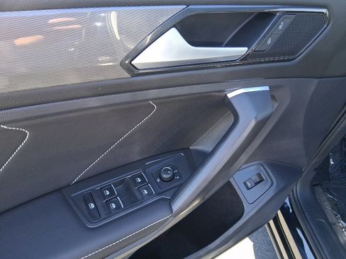 Used 2022 Volkswagen Tiguan SE image 12