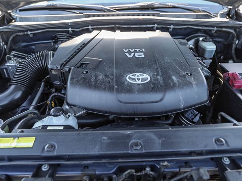 Used 2005 Toyota Tacoma PreRunner image 26