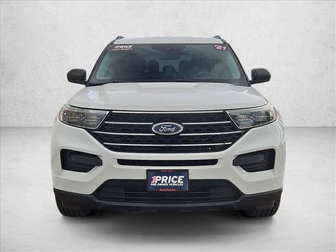 Used 2021 Ford Explorer XLT RWD image 2