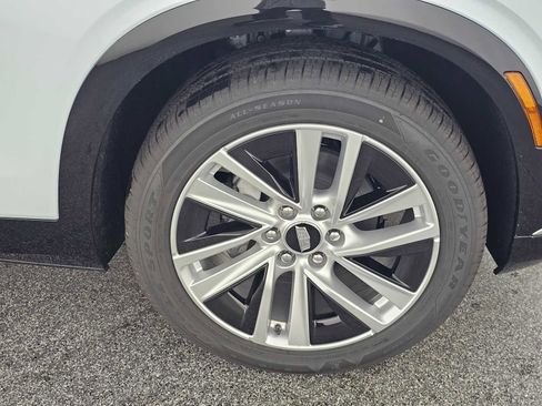 New 2026 Cadillac Vistiq Luxury AWD/4WD image 9