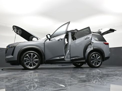 New 2026 Nissan Pathfinder Platinum AWD/4WD image 40