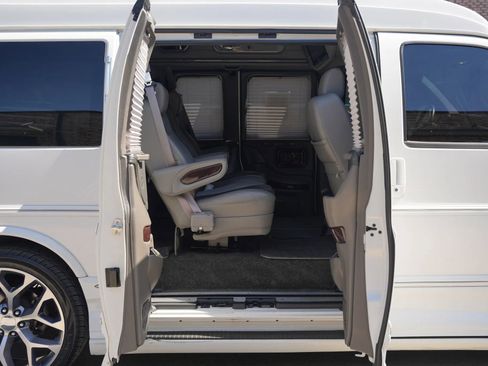 Used 2012 GMC Savana 1500 RWD image 36