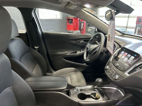 Used 2018 Chevrolet Malibu LT FWD image 8