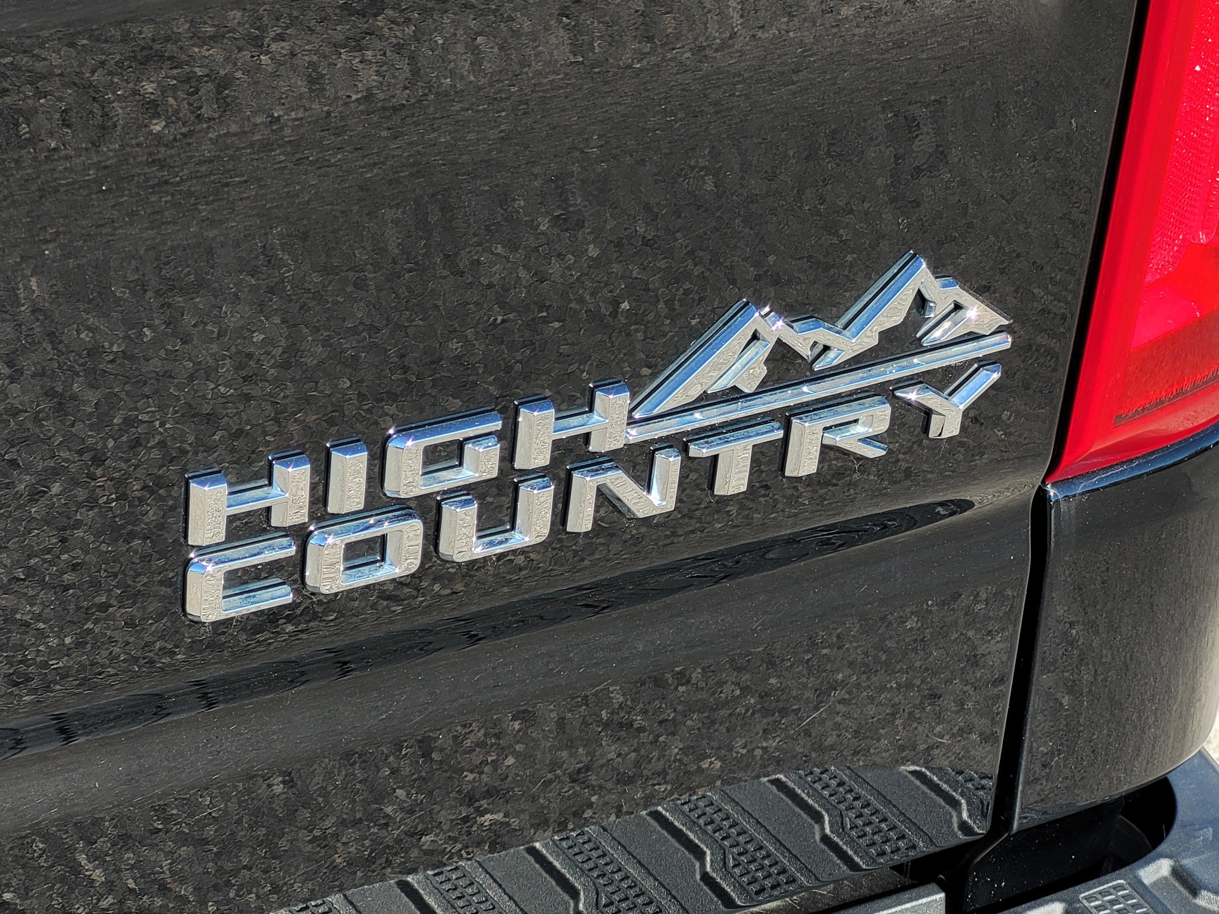 Used 2022 Chevrolet Silverado 1500 High Country w/ Technology Package AWD/4WD image 8