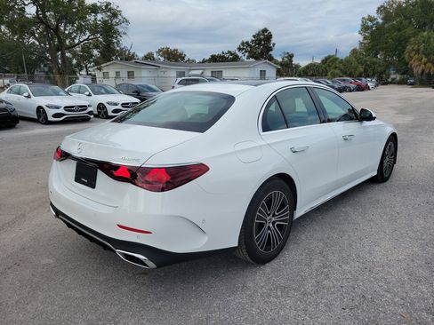 Used 2024 Mercedes-Benz E 350 4MATIC Sedan image 3