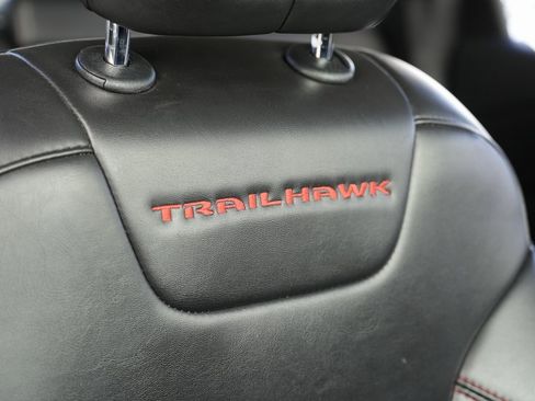 Used 2019 Jeep Cherokee Trailhawk w/ Cold Weather Group image 28