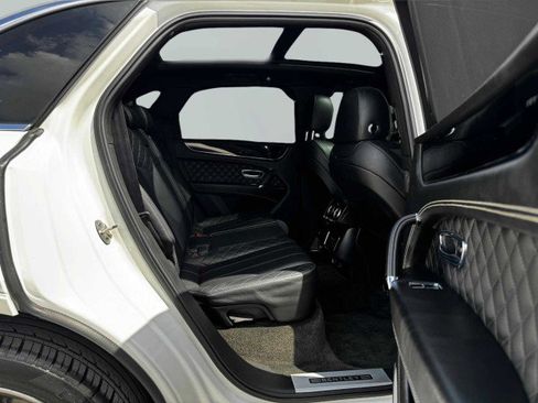 Used 2017 Bentley Bentayga image 41