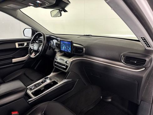 Used 2020 Ford Explorer XLT w/ Equipment Group 202A AWD/4WD image 39