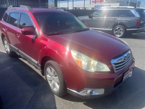 Used 2011 Subaru Outback 2.5i Premium w/ All-Weather Pkg AWD/4WD image 6