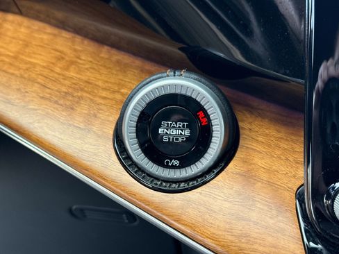 Used 2024 Jeep Grand Wagoneer L Series III image 31