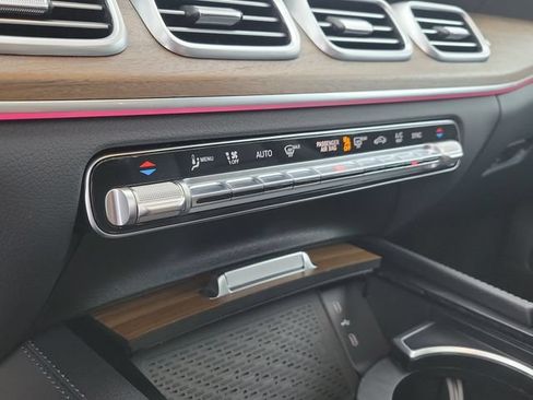 Used 2025 Mercedes-Benz GLS 450 4MATIC image 31