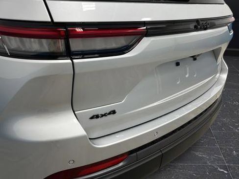 New 2026 Jeep Grand Cherokee Altitude image 34