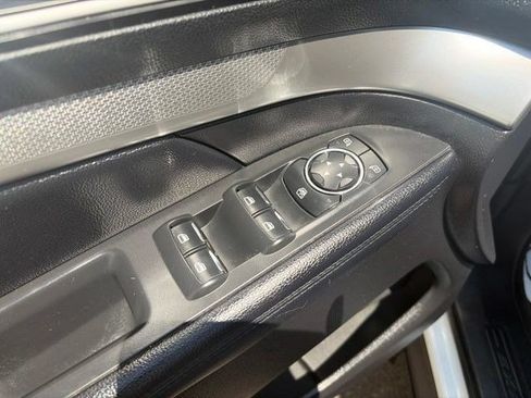 Used 2017 Ford Explorer XLT FWD image 12