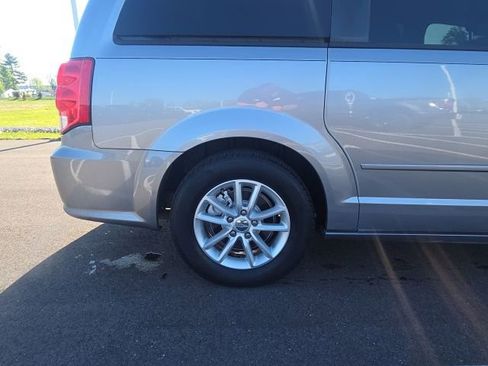 Used 2016 Dodge Grand Caravan SXT image 7