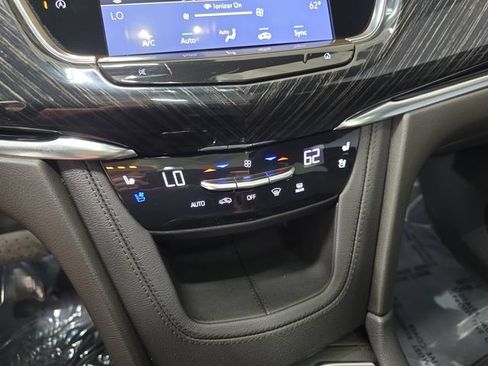 Used 2022 Cadillac XT6 Premium Luxury w/ Technology Package AWD/4WD image 24