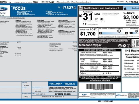 Used 2013 Ford Focus SE w/ SE Winter Pkg image 2