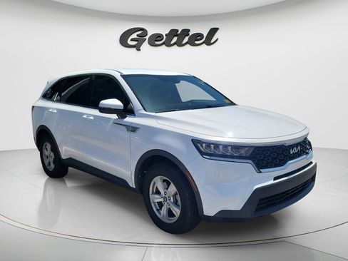 Used 2023 Kia Sorento LX FWD image 2