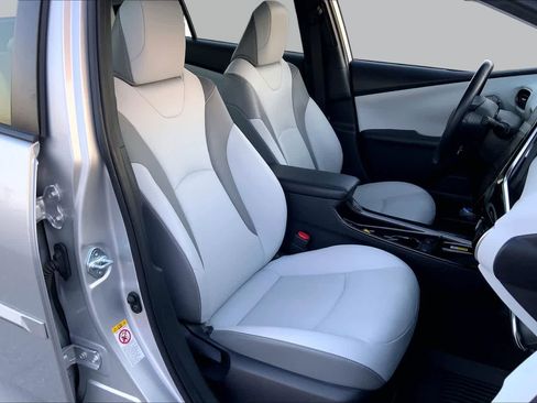 Used 2021 Toyota Prius Prime XLE FWD image 9