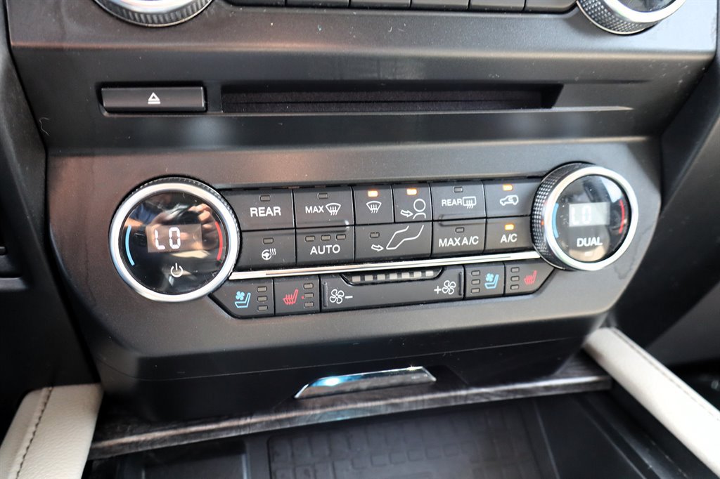 Used 2018 Ford Expedition Max Limited RWD image 37