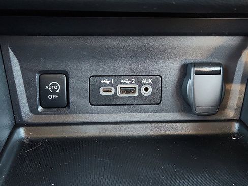 Used 2024 Nissan Sentra SR w/ SR Premium Package image 9