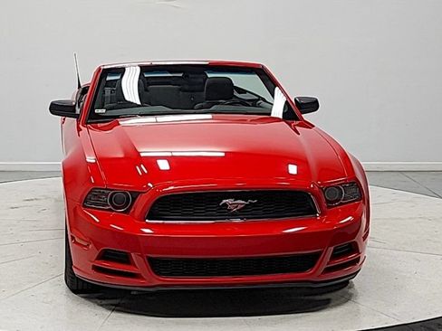 Used 2013 Ford Mustang Convertible RWD image 2