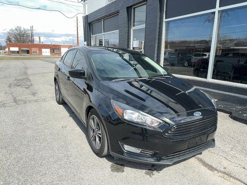 Used 2018 Ford Focus SE w/ SE Appearance Package image 1