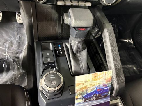 Used 2024 Toyota Tacoma TRD Sport image 19