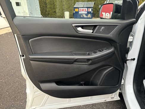 Used 2022 Ford Edge SE w/ Black Appearance Package image 16