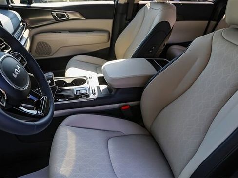 New 2026 Kia Carnival SX w/ SX Dark Edition Package FWD image 16