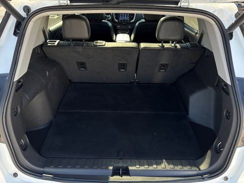 Used 2023 GMC Terrain SLT w/ Elevation Edition image 11