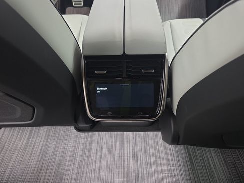 Used 2024 Rivian R1S Adventure AWD/4WD image 30