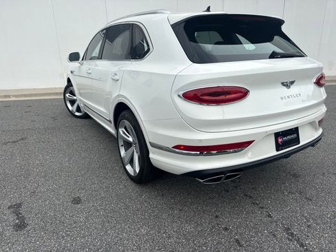 Used 2025 Bentley Bentayga AWD/4WD image 3