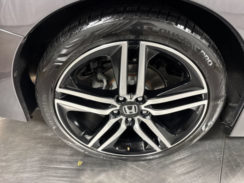 Used 2017 Honda Accord Sport image 13