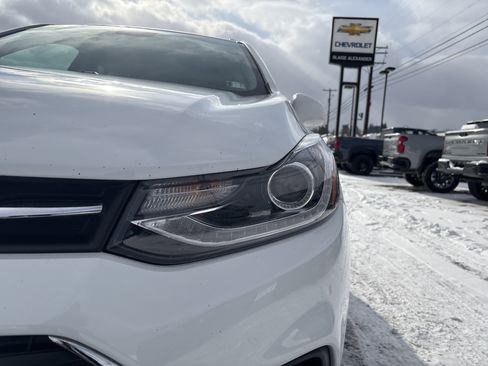 Used 2022 Chevrolet Trax LT w/ LT Convenience Package image 10