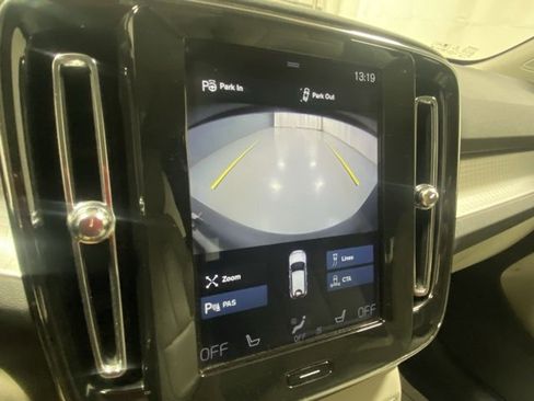 Used 2019 Volvo XC40 T5 Momentum image 25