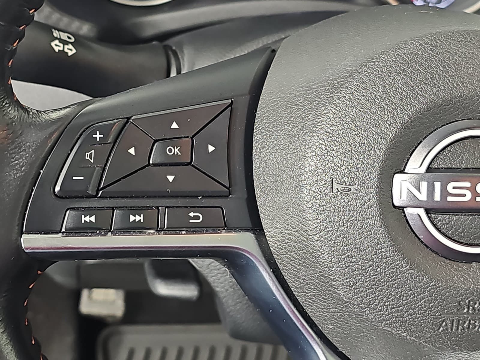 Used 2025 Nissan Sentra SR w/ SR Premium Package FWD image 14